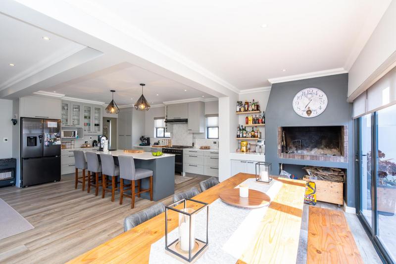 4 Bedroom Property for Sale in Calypso Beach Western Cape